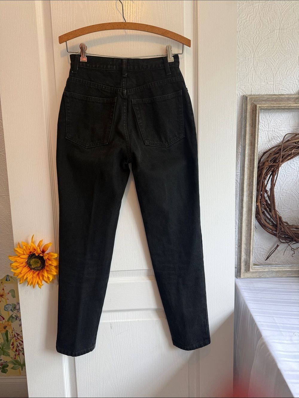 Women's Gap Slim Fit Black High-Rise Jeans - 4 Ankle - Great Condition